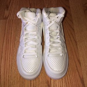 Boy size 6 Nike son of force mid tops
